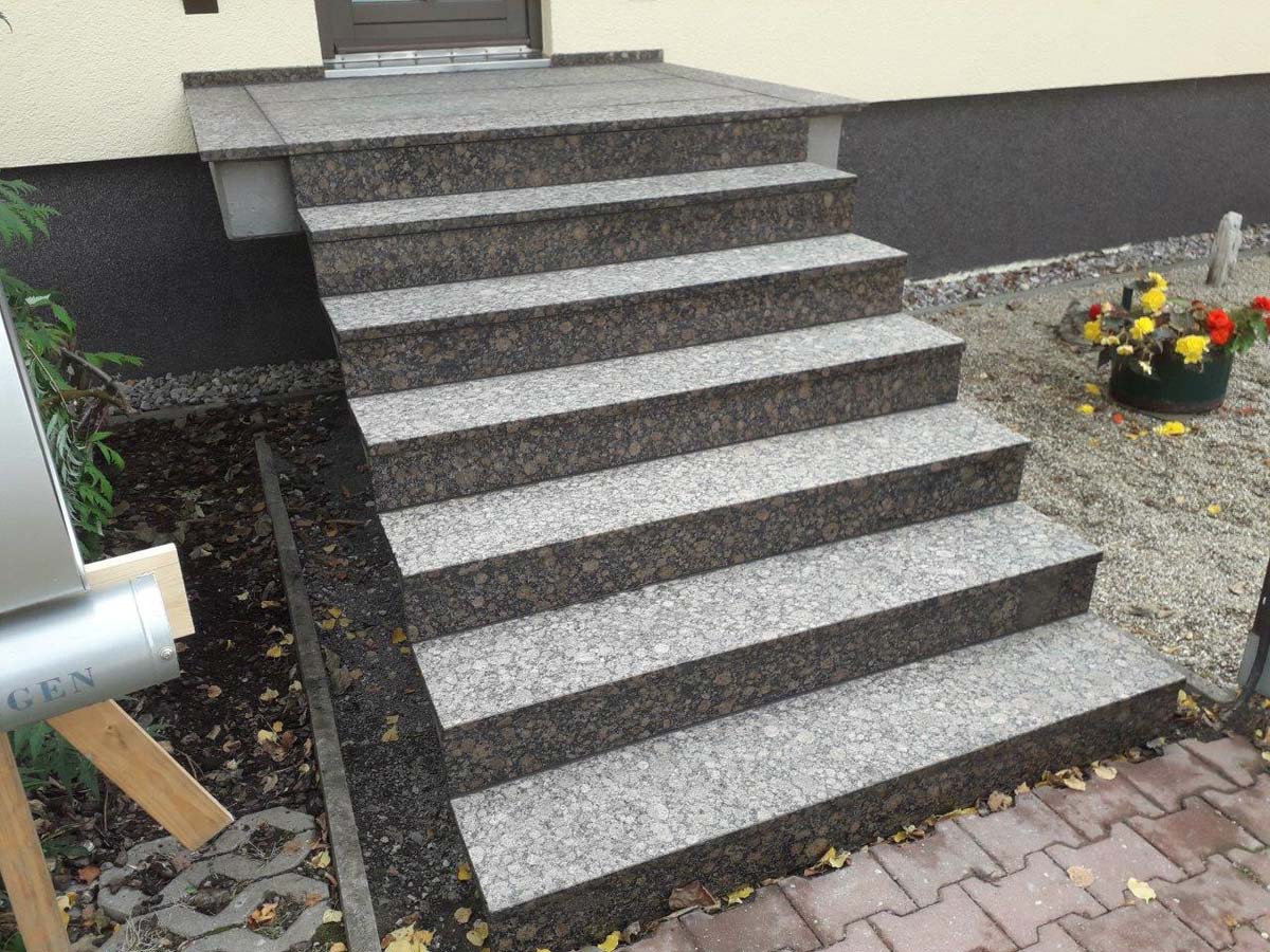 Referenz Treppe Baltik Braun